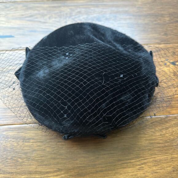 Vtg Neusteters pillbox beret hat black velvet bows net mesh veil - Picture 8 of 8